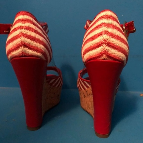 Sole Obsession Women's Red Wedge Sandal Size 7 - Picture 3 of 7